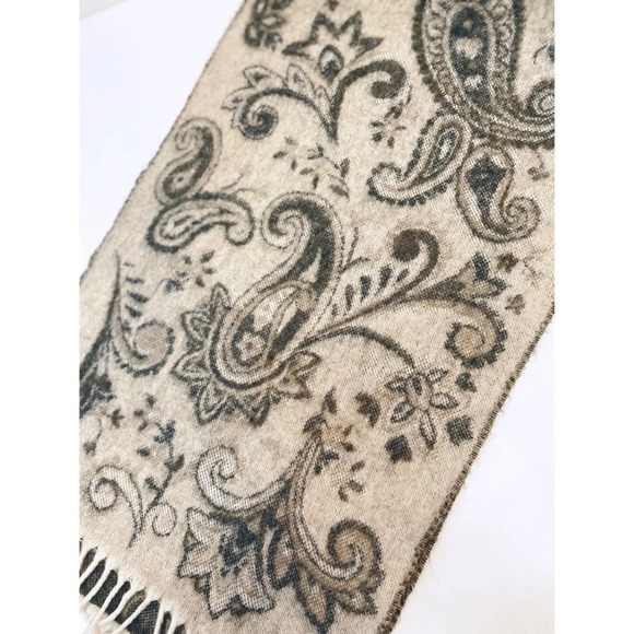 Cashmink Paisley Scarf - Picture 3 of 4